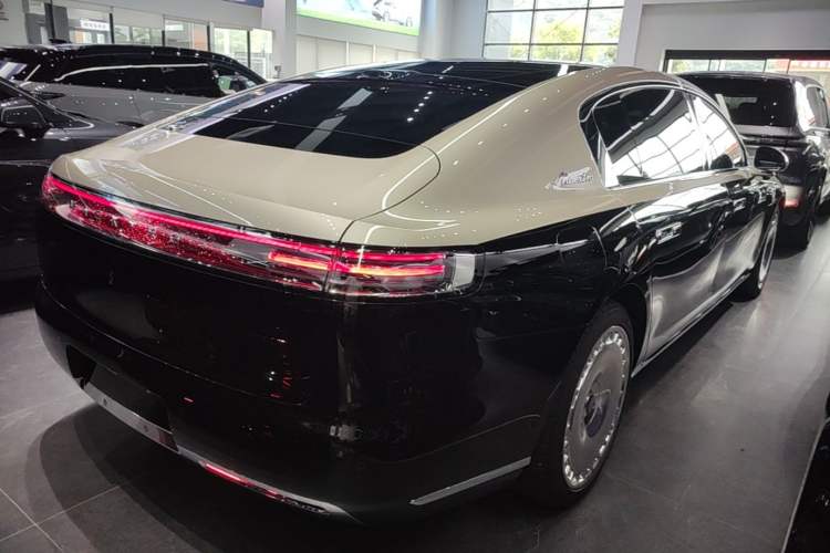Used Hima S800 2025 Model, Range-Extended Starlight Executive Edition, 4 Seats Rear Right 45 Deg