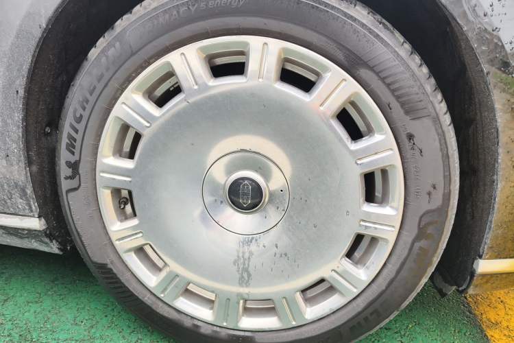 Used Hima S800 2025 Model, Range-Extended Starlight Premium Edition, 5 Seats Right Front Wheel Hub