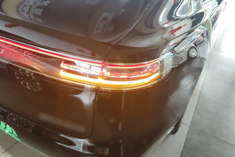 Used Hima S800 2025 Model, Range-Extended Starlight Premium Edition, 5 Seats Right Rear Taillight