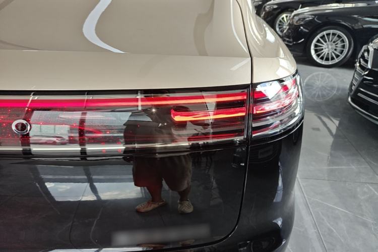 Used Hima S800 2025 Model, Range-Extended Starlight Executive Edition, 4 Seats Right Rear Taillight