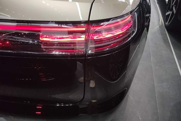 Used Hima S800 2025 Model, Range-Extended Starlight Executive Edition, 4 Seats Right Rear Taillight