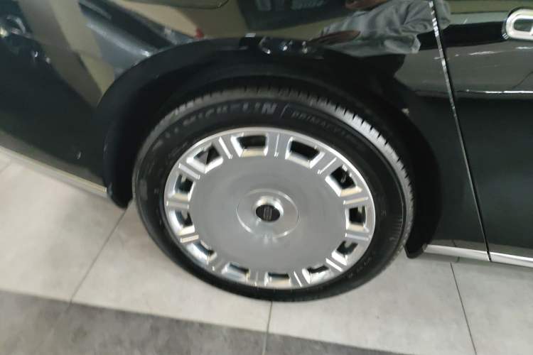 Used Hima S800 2025 Model, Range-Extended Starlight Premium Edition, 5 Seats Right Rear Wheel Hub