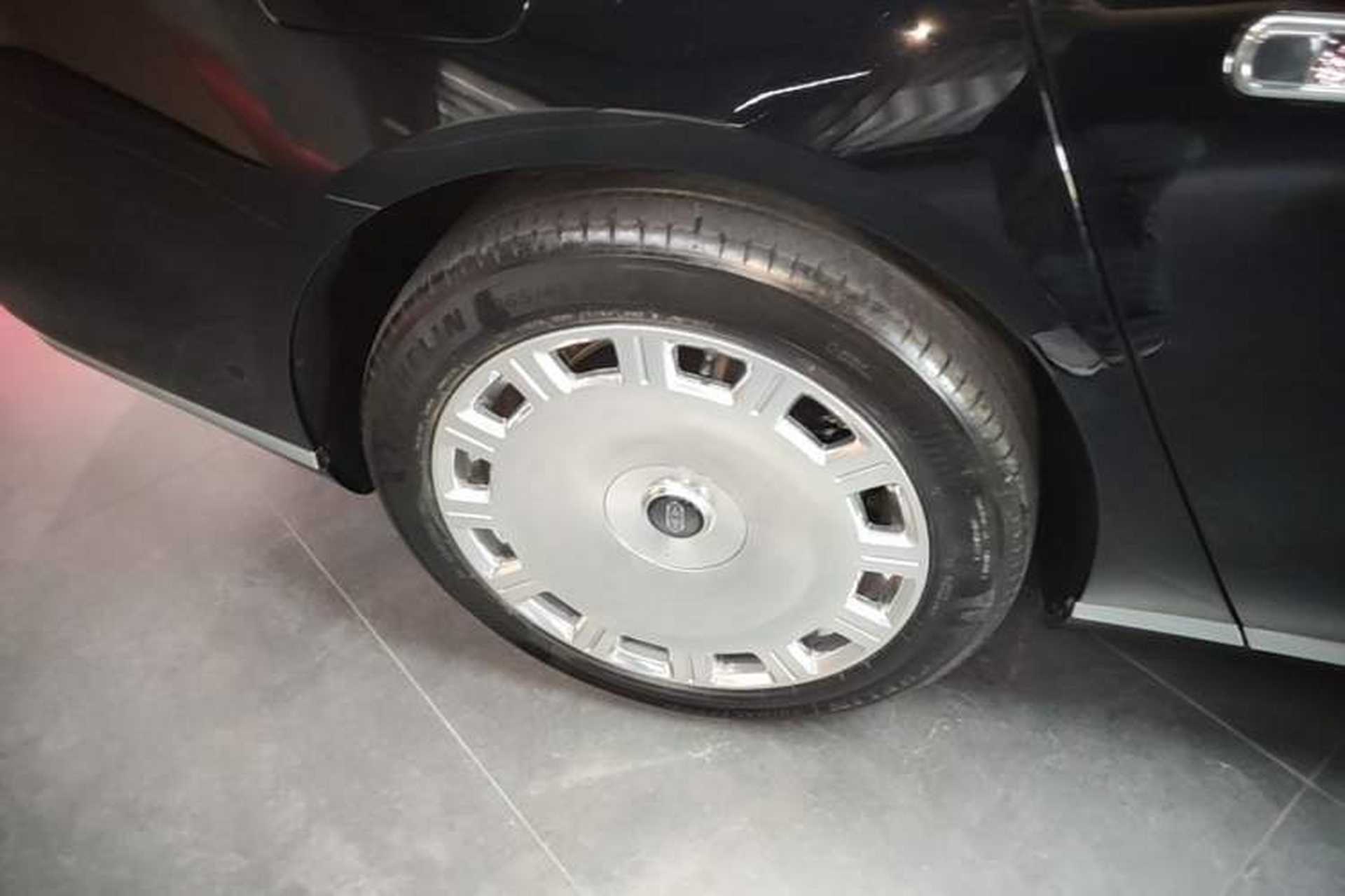 Used Hima S800 2025 Model, Range-Extended Starlight Prestige Edition, 5 Seats Right Rear Wheel Hub
