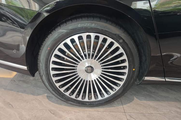 Used Hima S800 2025 Model, Range-Extended Starlight Premium Edition, 5 Seats Right Rear Wheel Hub