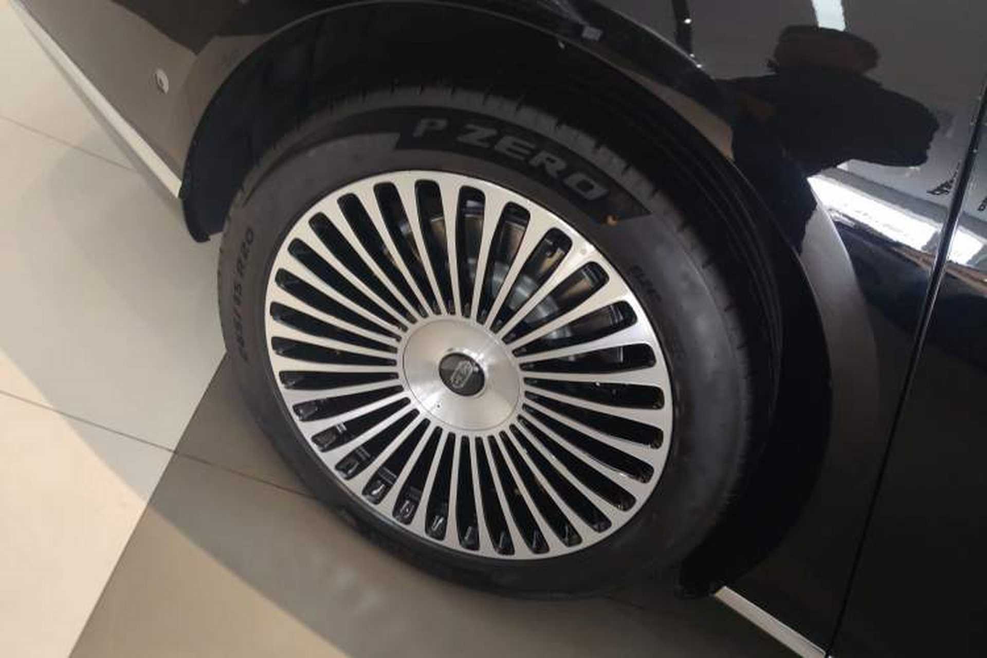 Used Hima S800 2025 Model, Range-Extended Starlight Premium Edition, 5 Seats Right Rear Wheel Hub