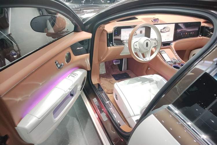 Used Hima S800 2025 Model, Range-Extended Starlight Executive Edition, 4 Seats Driver Seat