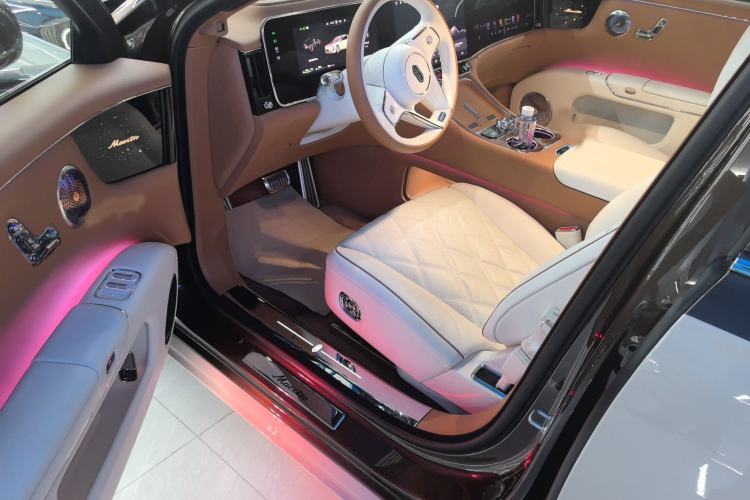 Used Hima S800 2025 Model, Range-Extended Starlight Executive Edition, 4 Seats Interior 1