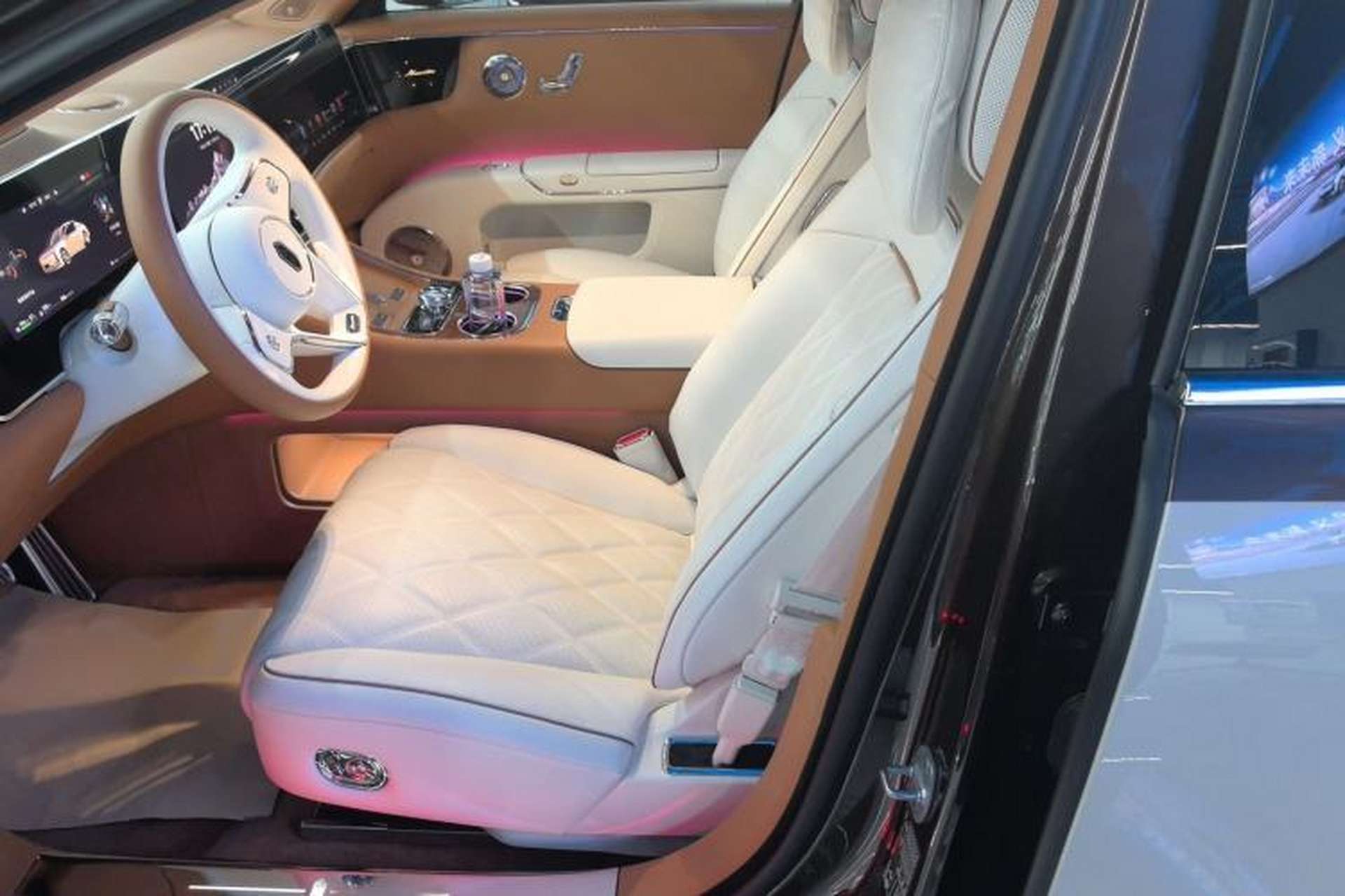 Used Hima S800 2025 Model, Range-Extended Starlight Executive Edition, 4 Seats Interior 2