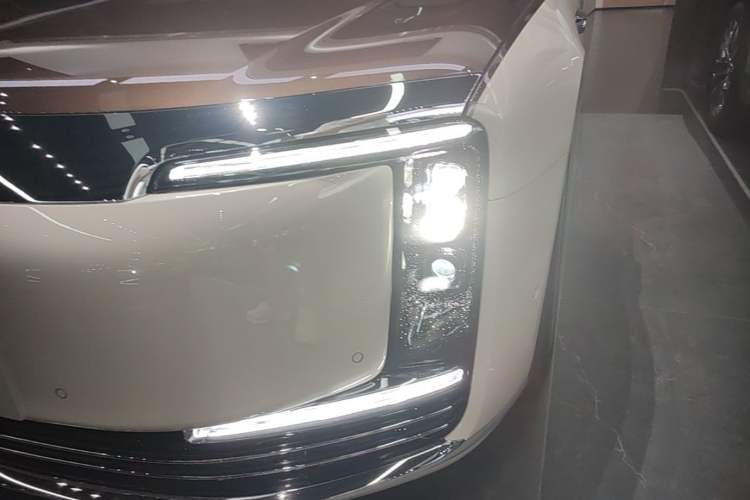 Used Hima S800 2025 Model, Range-Extended Starlight Executive Edition, 4 Seats Left Front Headlight
