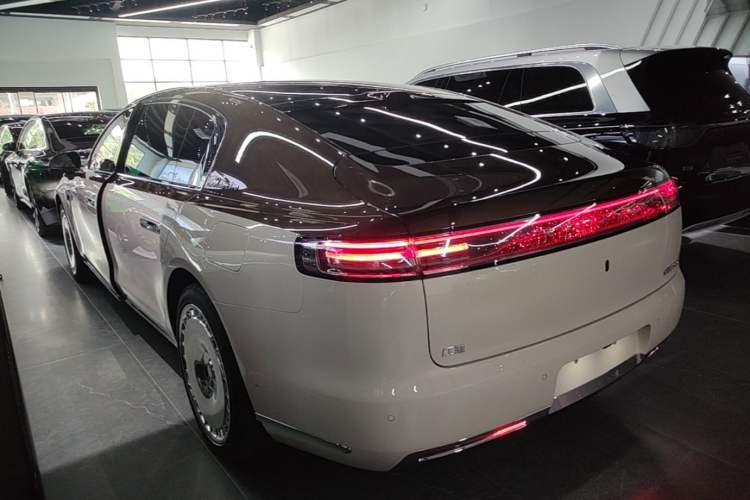 Used Hima S800 2025 Model, Range-Extended Starlight Executive Edition, 4 Seats Rear Left 45 Deg
