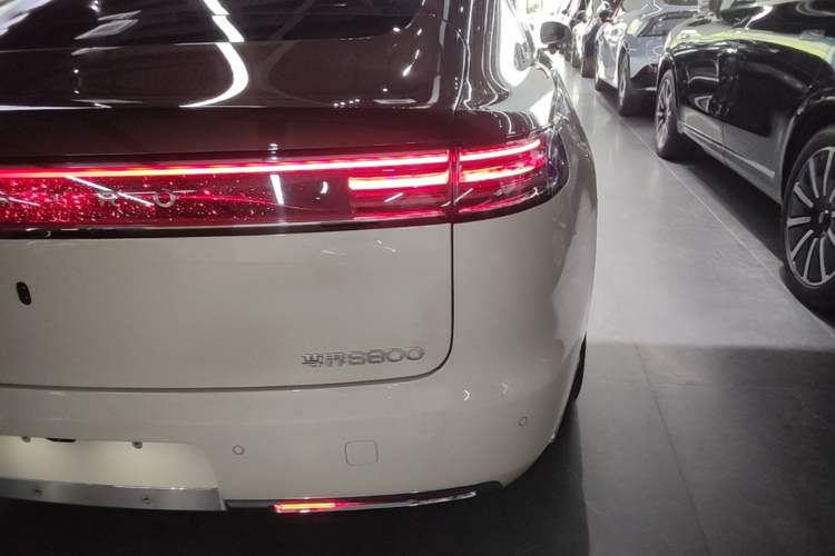 Used Hima S800 2025 Model, Range-Extended Starlight Executive Edition, 4 Seats Right Rear Taillight