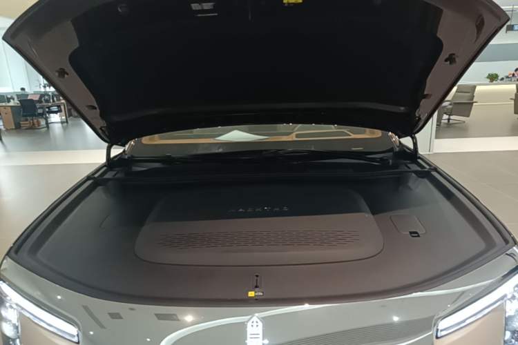Used Hima S800 2025 Model, Range-Extended Starlight Executive Edition, 4 Seats Engine Bay