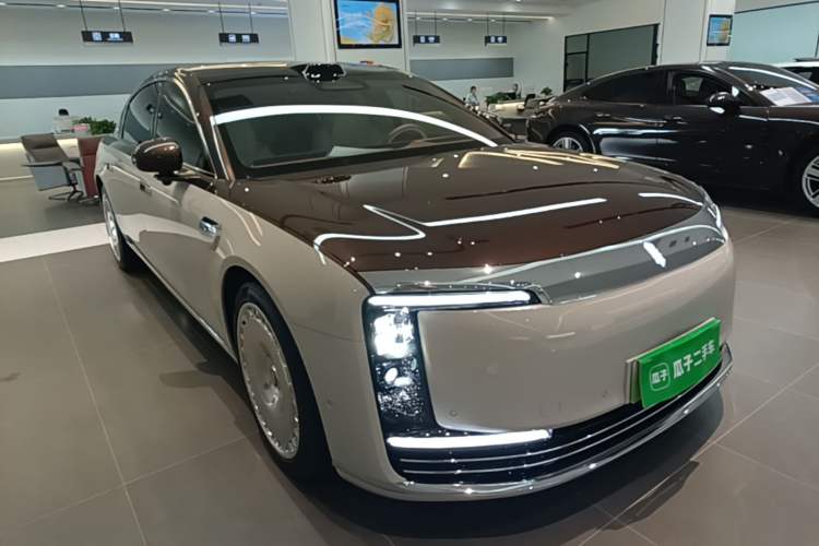 Used Hima S800 2025 Model, Range-Extended Starlight Executive Edition, 4 Seats Front Right 45 Deg