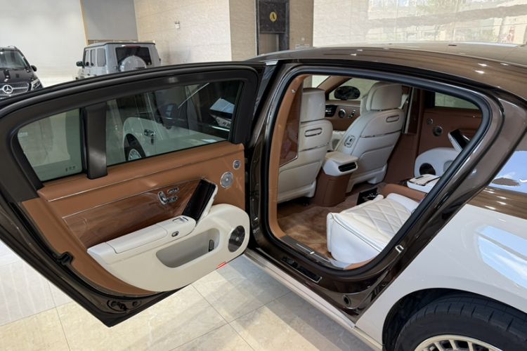 Used Hima S800 2025 Model, Range-Extended Starlight Executive Edition, 4 Seats Interior 13