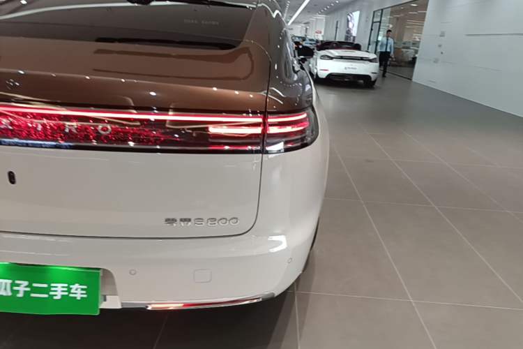 Used Hima S800 2025 Model, Range-Extended Starlight Executive Edition, 4 Seats Right Rear Taillight