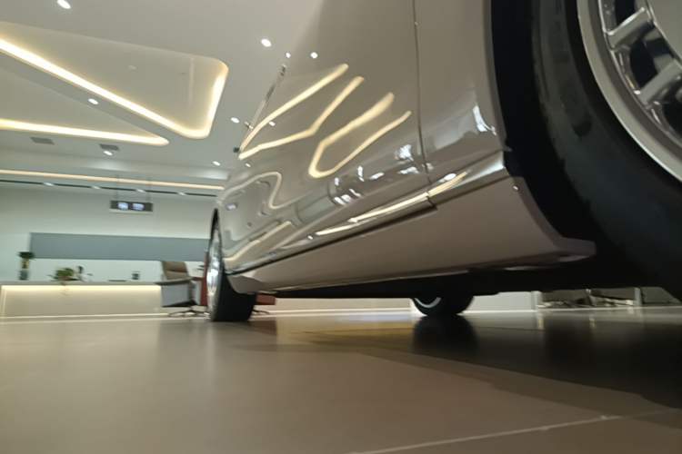 Used Hima S800 2025 Model, Range-Extended Starlight Executive Edition, 4 Seats Right Side Sill