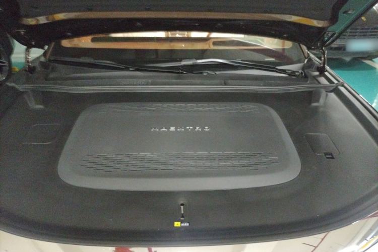 Used Hima S800  Engine Bay