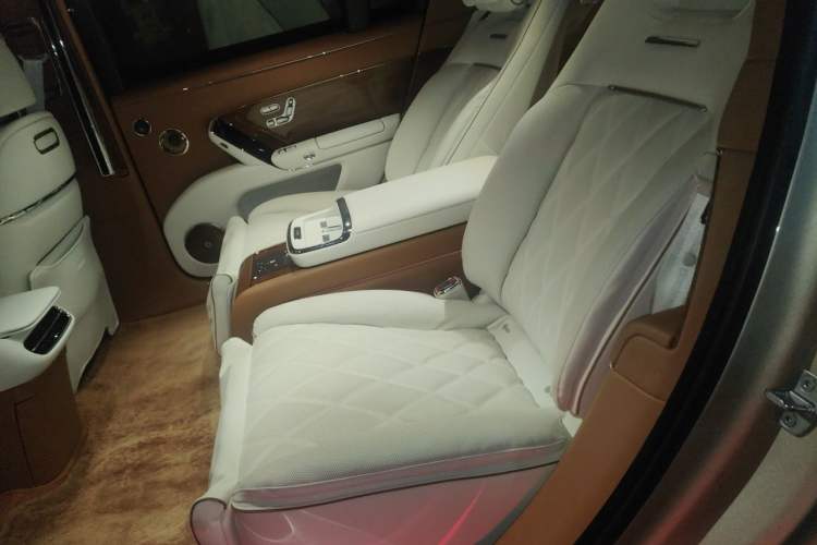 Used Hima S800 2025 Model, Range-Extended Starlight Executive Edition, 4 Seats Left Rear Seat