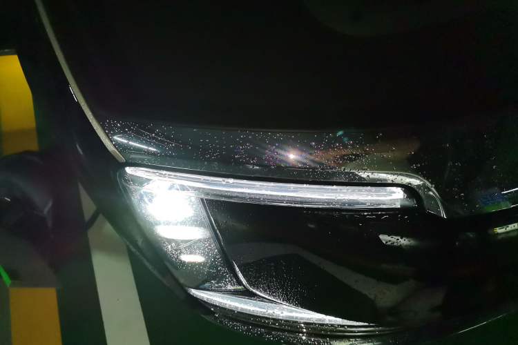 Used Hima S800 2025 Model, Range-Extended Starlight Executive Edition, 4 Seats Right Front Headlight