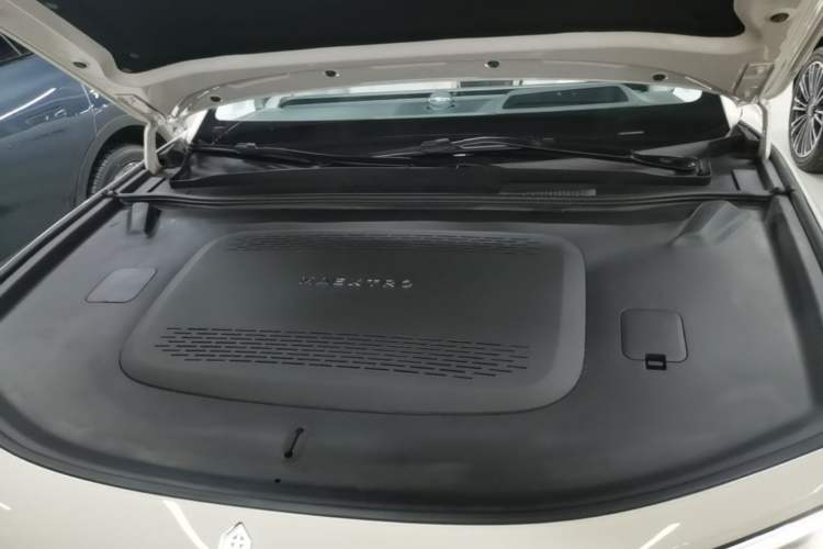 Used Hima S800 2025 Model, Range-Extended Starlight Premium Edition, 5 Seats Engine Bay