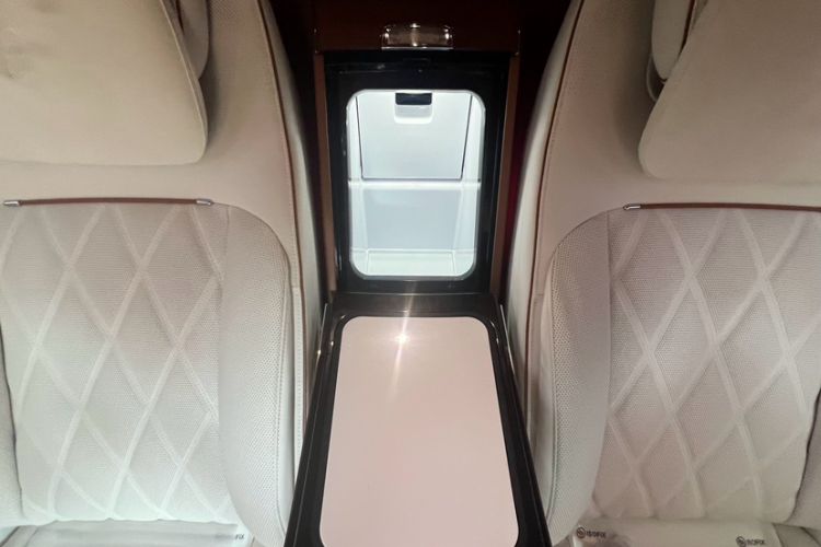Used Hima S800 2025 Model, Range-Extended Starlight Executive Edition, 4 Seats Interior 11