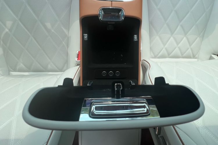 Used Hima S800 2025 Model, Range-Extended Starlight Executive Edition, 4 Seats Interior 13