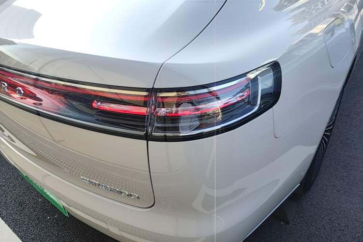Used Hima S800 2025 Model, Range-Extended Starlight Premium Edition, 5 Seats Right Rear Taillight