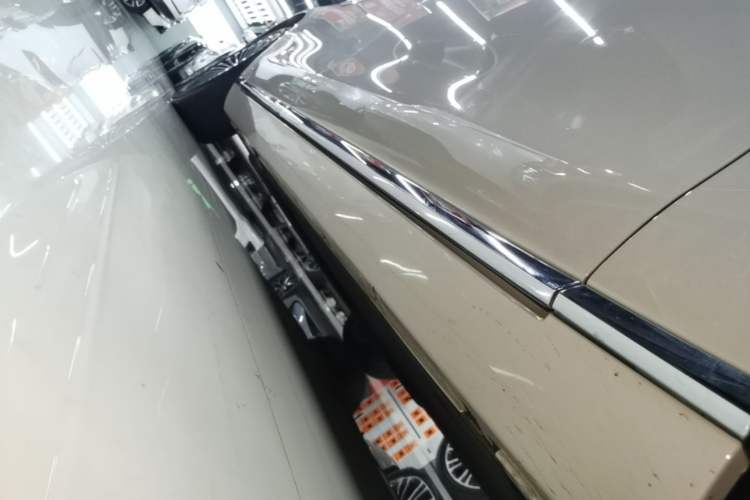 Used Hima S800 2025 Model, Range-Extended Starlight Premium Edition, 5 Seats Right Side Sill