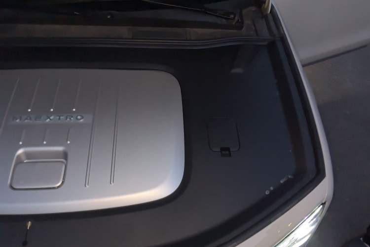 Used Hima S800 2025 Model, Pure Electric Starlight Premium Edition, 5 Seats Engine Bay Left