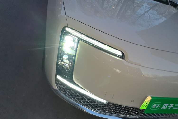 Used Hima S800 2025 Model, Pure Electric Starlight Premium Edition, 5 Seats Right Front Headlight