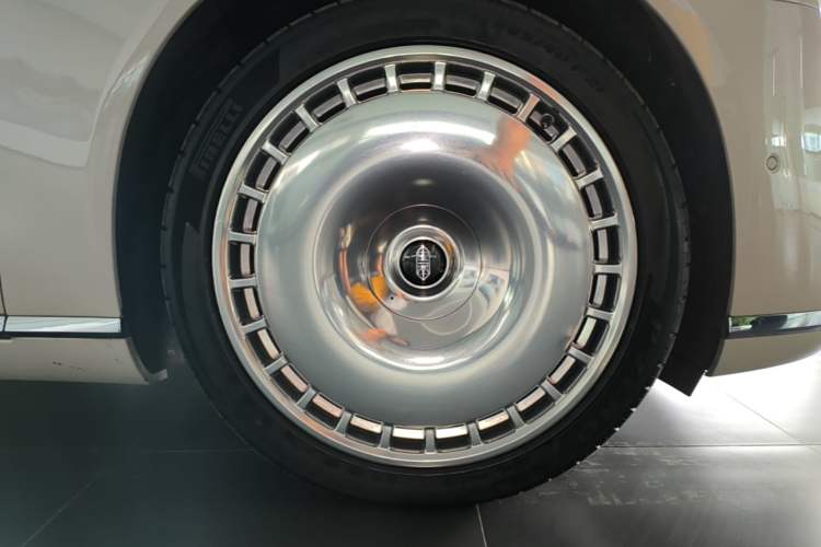 Used Hima S800 2025 Model, Range-Extended Starlight Prestige Edition, 5 Seats Right Front Wheel Hub