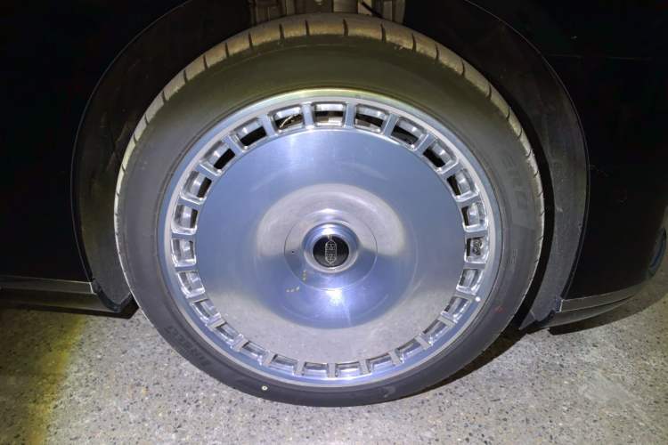 Used Hima S800 2025 Model Range-Extended Xinghui Prestige Edition 5-seater (896-line LiDAR) Right Front Wheel Hub