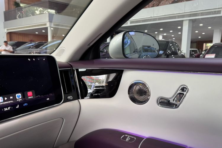 Used Hima S800 2025 Model, Range-Extended Starlight Executive Edition, 4 Seats Interior 9