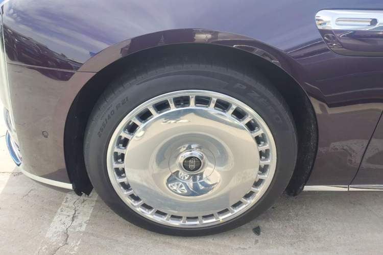Used Hima S800 2025 Model, Range-Extended Starlight Executive Edition, 4 Seats Left Front Wheel Hub