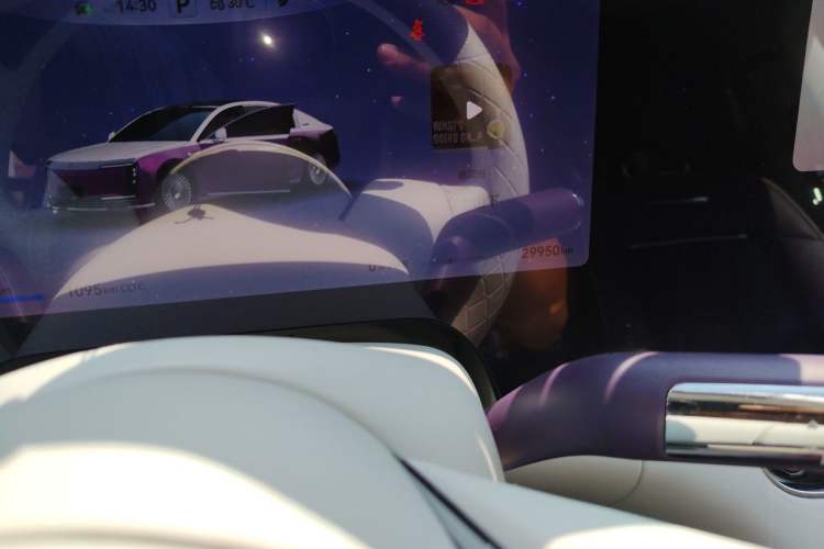 Used Hima S800 2025 Model, Range-Extended Starlight Premium Edition, 5 Seats Odometer Close Up