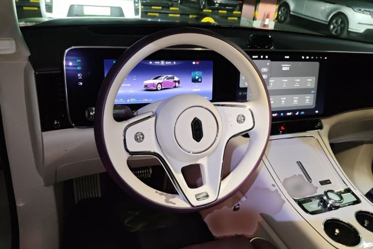 Used Hima S800 2025 Model, Range-Extended Starlight Executive Edition, 4 Seats Steering Wheel
