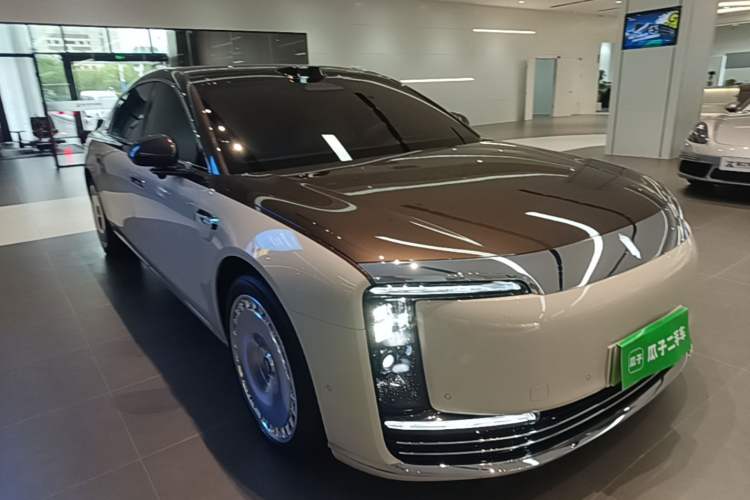 Used Hima S800 2025 Model, Range-Extended Starlight Executive Edition, 4 Seats Front Right 45 Deg