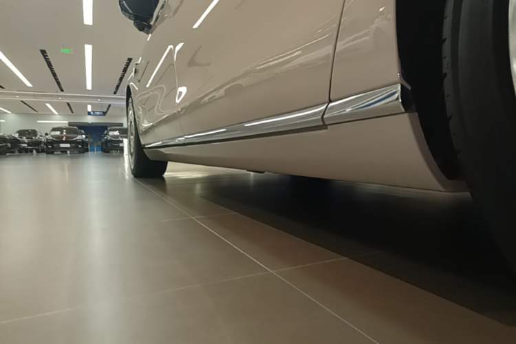 Used Hima S800 2025 Model, Range-Extended Starlight Executive Edition, 4 Seats Left Side Sill