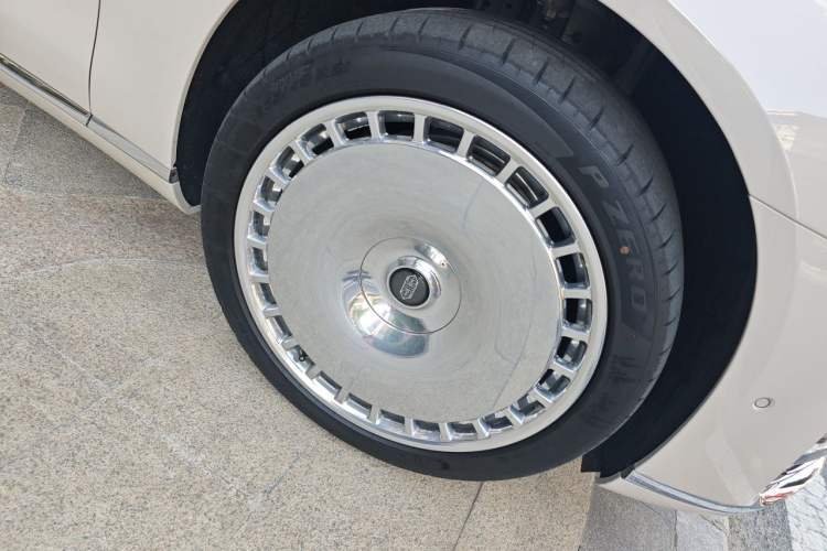 Used Hima S800 2025 Model, Range-Extended Starlight Executive Edition, 4 Seats Right Front Wheel Hub