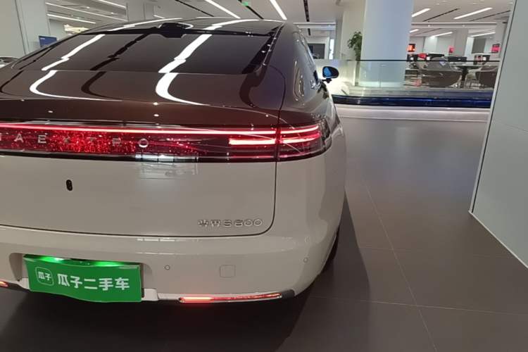 Used Hima S800 2025 Model, Range-Extended Starlight Executive Edition, 4 Seats Right Rear Taillight