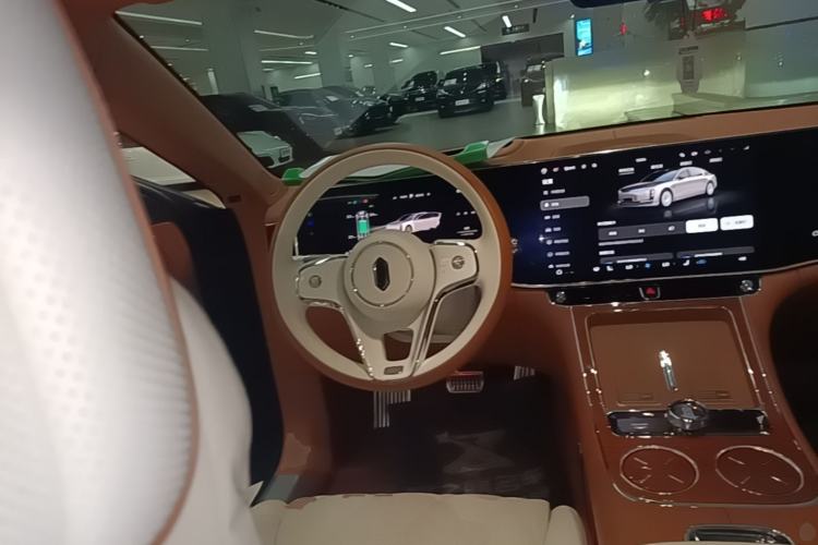 Used Hima S800 2025 Model, Range-Extended Starlight Executive Edition, 4 Seats Steering Wheel
