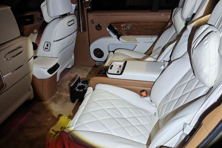 Used Hima S800 2025 Model, Range-Extended Starlight Executive Edition, 4 Seats Left Rear Seat