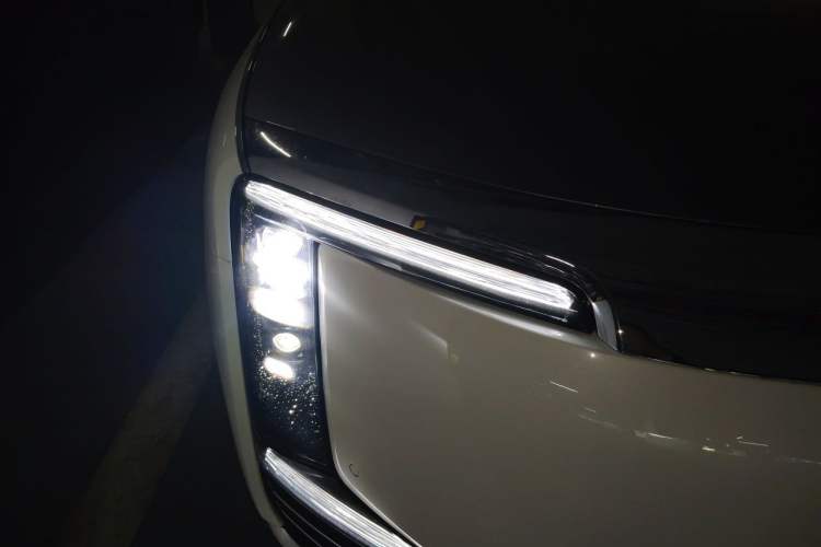 Used Hima S800 2025 Model, Range-Extended Starlight Executive Edition, 4 Seats Right Front Headlight