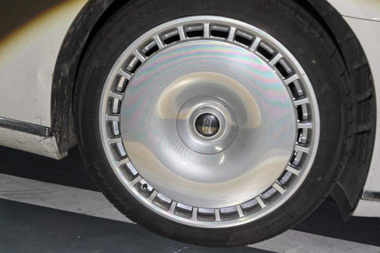 Used Hima S800 2025 Model, Range-Extended Starlight Executive Edition, 4 Seats Right Front Wheel Hub