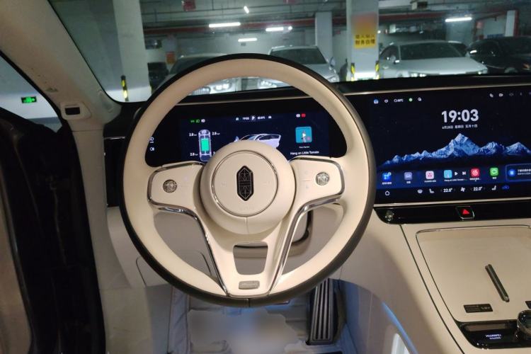 Used Hima S800 2025 Model, Range-Extended Starlight Executive Edition, 4 Seats Steering Wheel