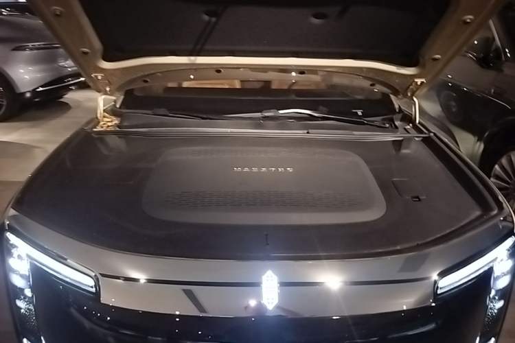 Used Hima S800 2025 Model, Range-Extended Starlight Premium Edition, 5 Seats Engine Bay