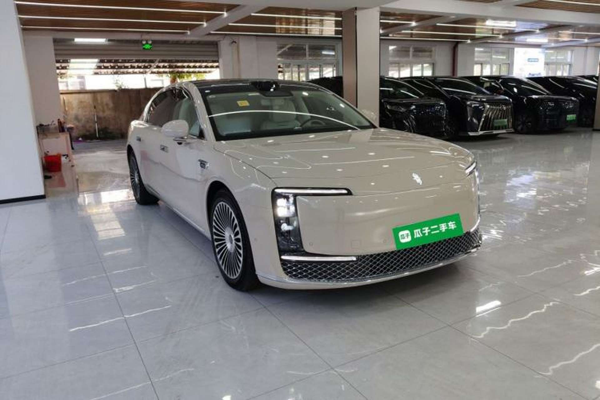 Used Hima S800 2025 Model, Pure Electric Starlight Premium Edition, 5 Seats Front Right 45 Deg