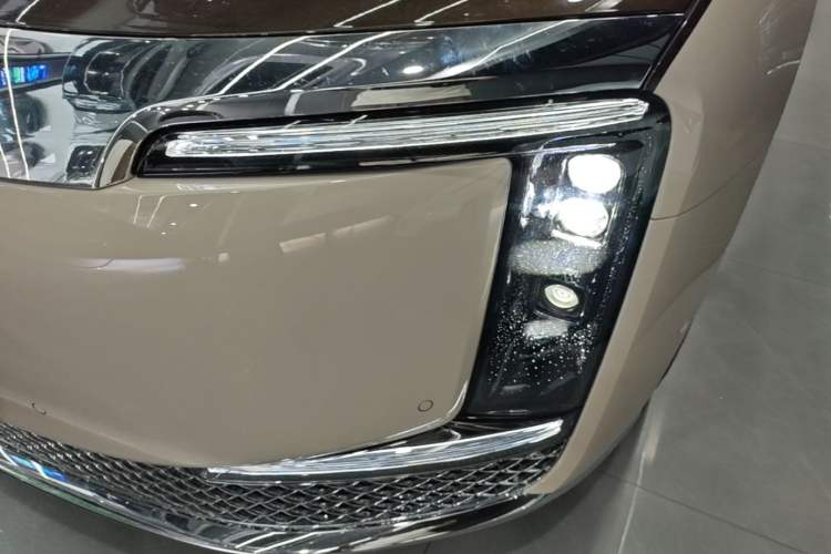 Used Hima S800 2025 Model, Pure Electric Starlight Premium Edition, 5 Seats Left Front Headlight