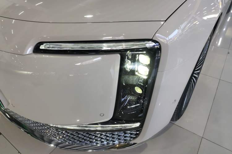 Used Hima S800 2025 Model, Pure Electric Starlight Premium Edition, 5 Seats Left Front Headlight