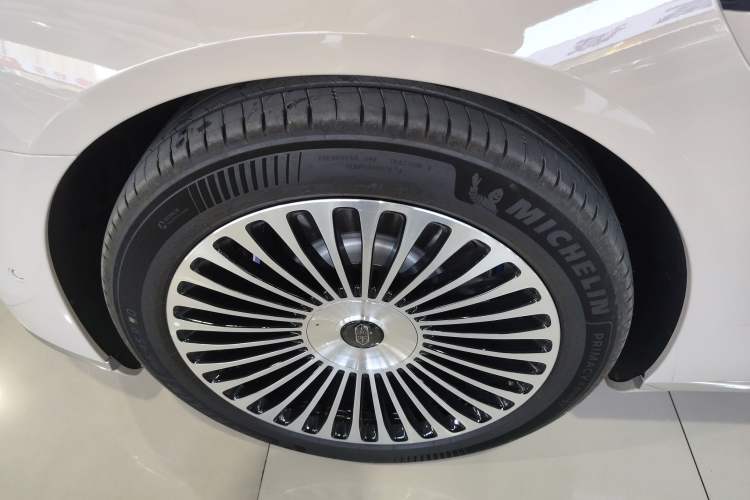 Used Hima S800 2025 Model, Pure Electric Starlight Premium Edition, 5 Seats Left Front Wheel Hub